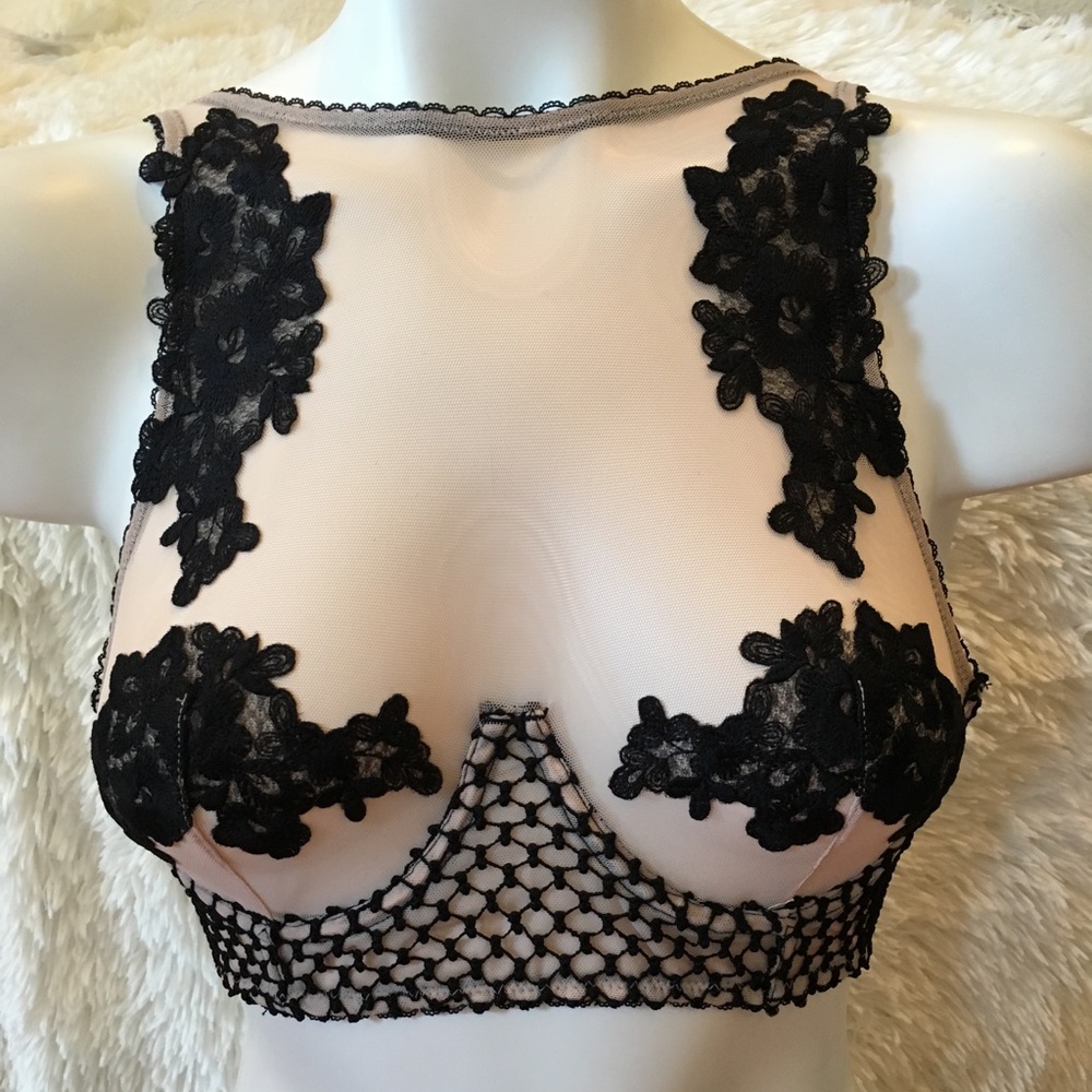 NEW VICTORIA SECRET HIGH NECK BRA, SZ 32D