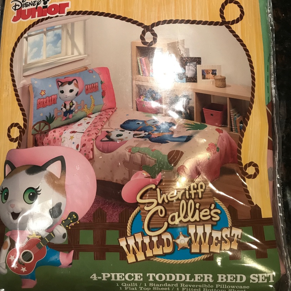 🚫SOLD NEW disney sheriff callie toddler bed set
