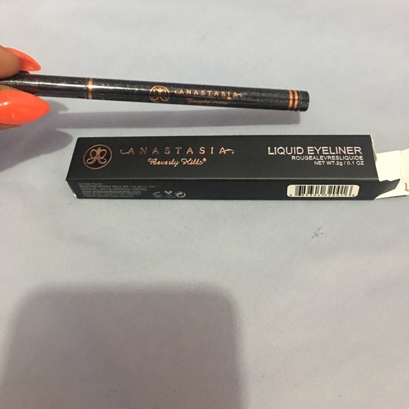 Anastasia beauty hills liquid black eyeliner - Picture 3 of 4