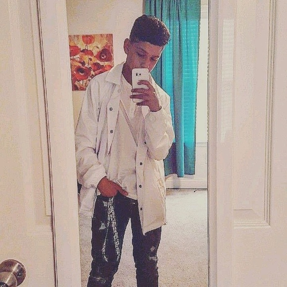 Meet your Posher, Carlitos - Picture 1 of 1