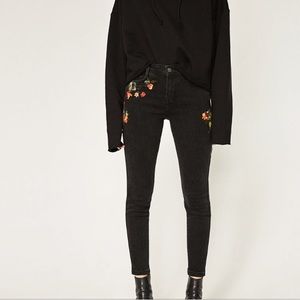 SALE! ❤️Zara Embroidered jeans