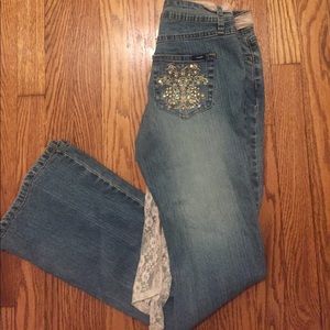 Beautiful jeans with lace belt.