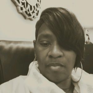 Meet your Posher, Yvette