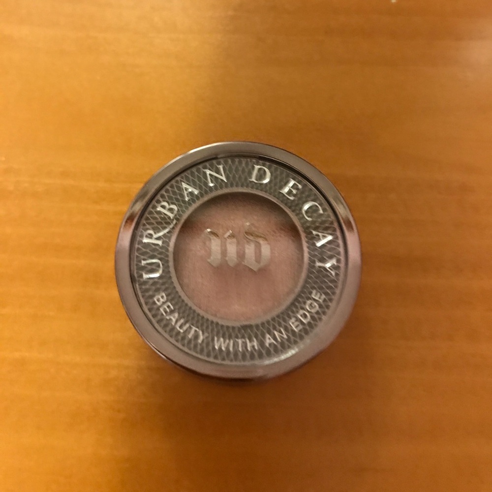 Urban decay single eyeshadow in shade Snatch