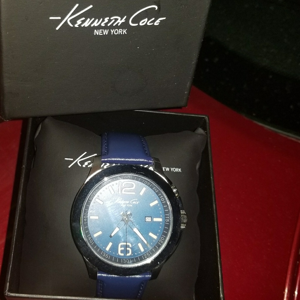 Watch - Picture 2 of 3