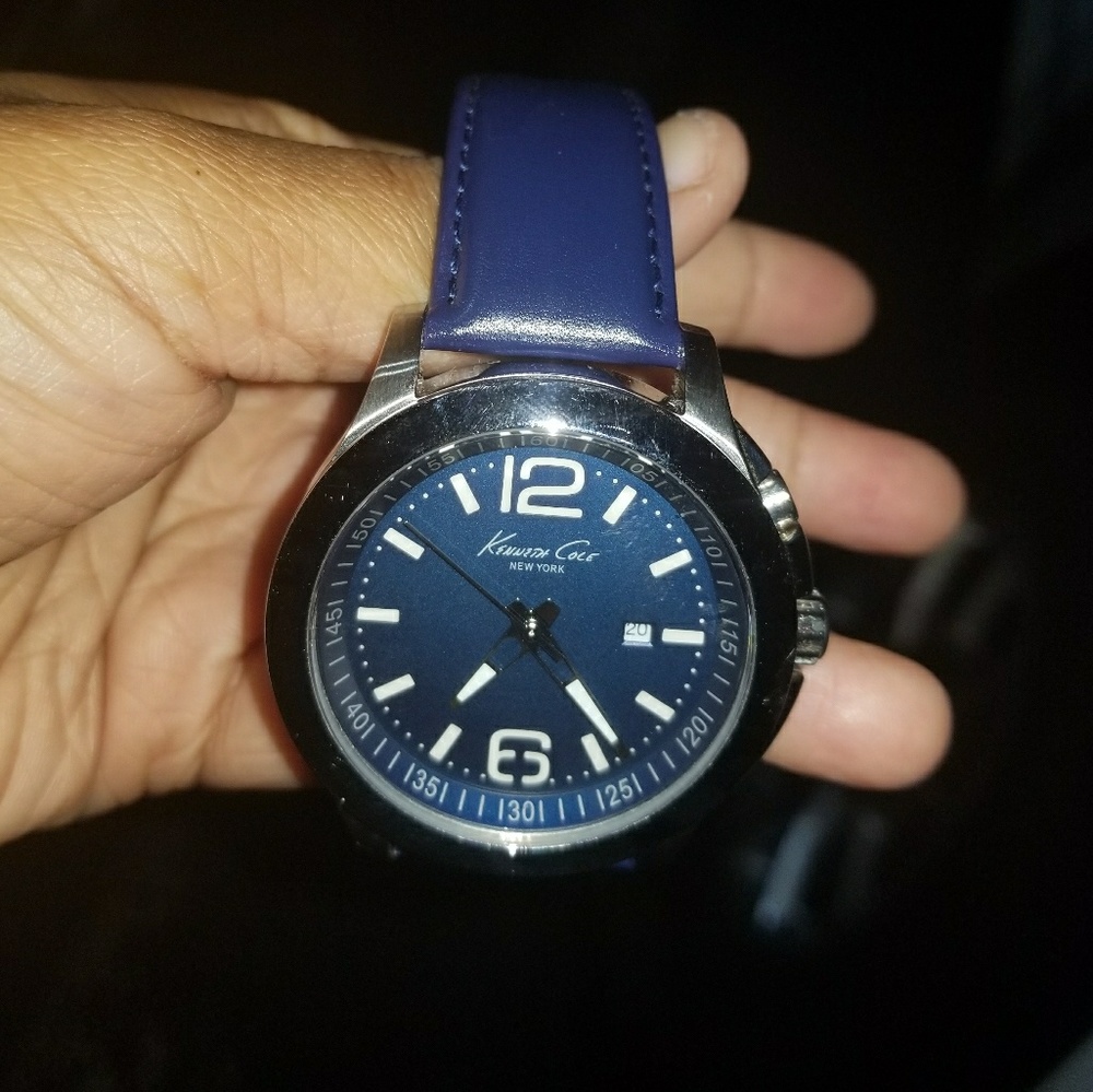 Watch - Picture 3 of 3