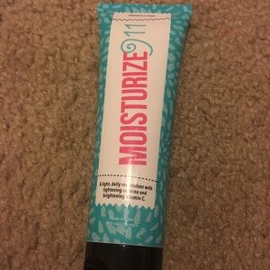 Moisturize 911 perfectly posh