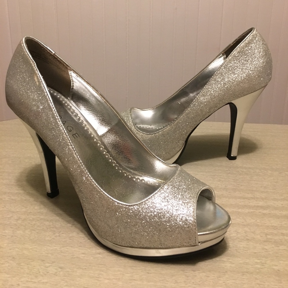 Open toe pumps