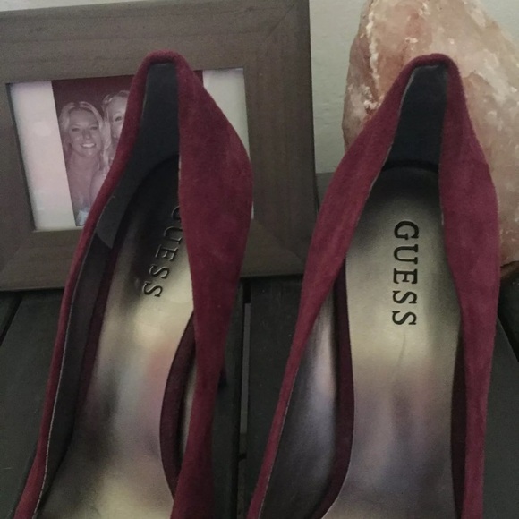 Velvet purple Guess heels size 8.5 - Picture 3 of 8