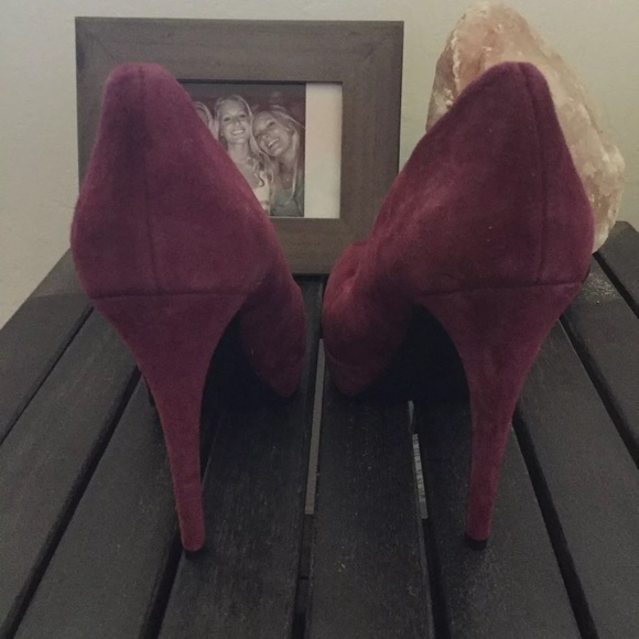 Velvet purple Guess heels size 8.5 - Picture 4 of 8