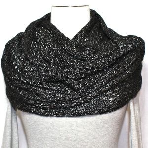 CLEARANCE⬇️NWT—Black Lurex Infinity Scarf—$ FIRM