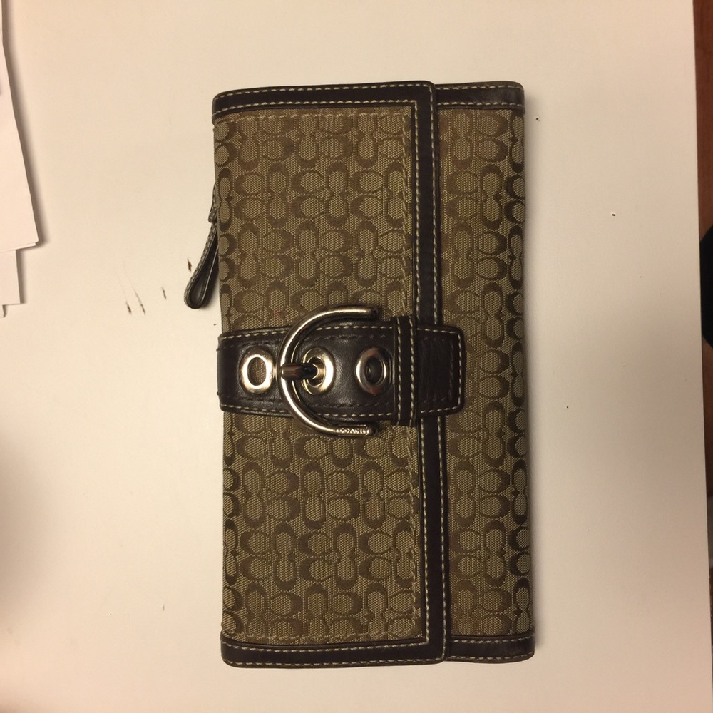 Coach Tri-Fold Buckle Wallet