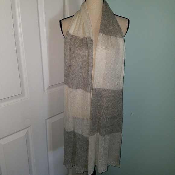 Accessories - Nwot Grey and cream knit scarf