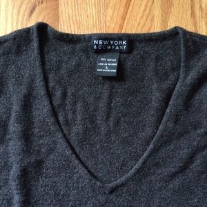 ⭐️ Gray v-neck sweater ⭐️