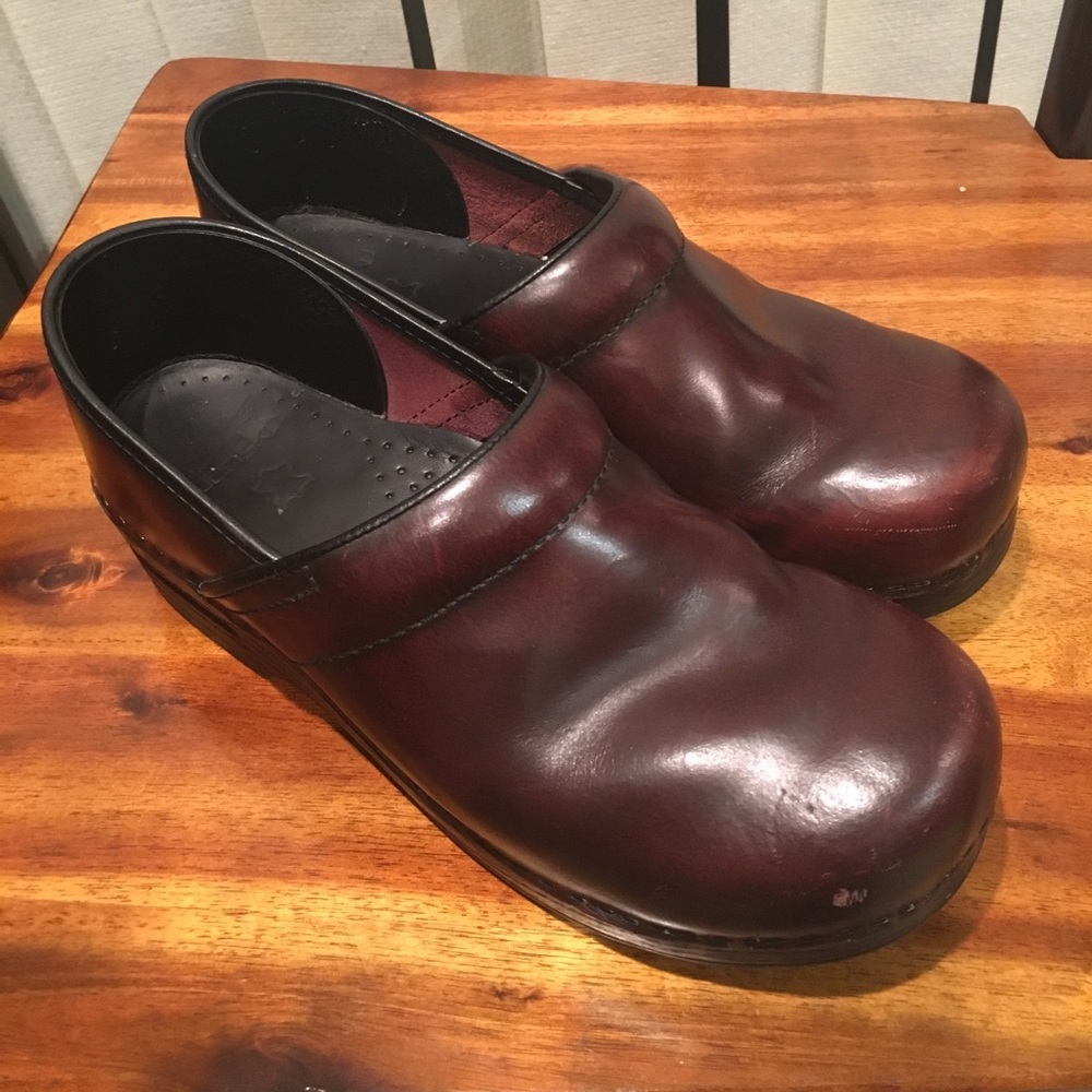 Dankso Sz 40 dark red leather Clogs.