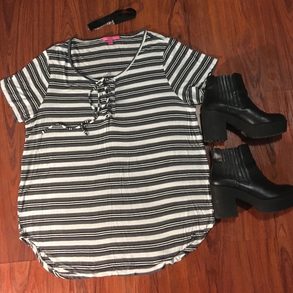 PLUS SIZE 90's inspired striped lace up shirt
