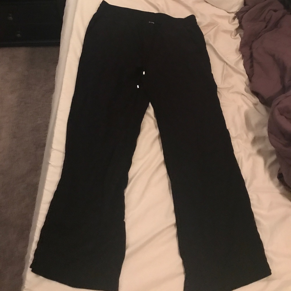 black flow pants