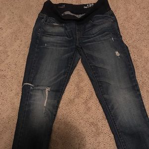 4 GAP Maternity Jeans