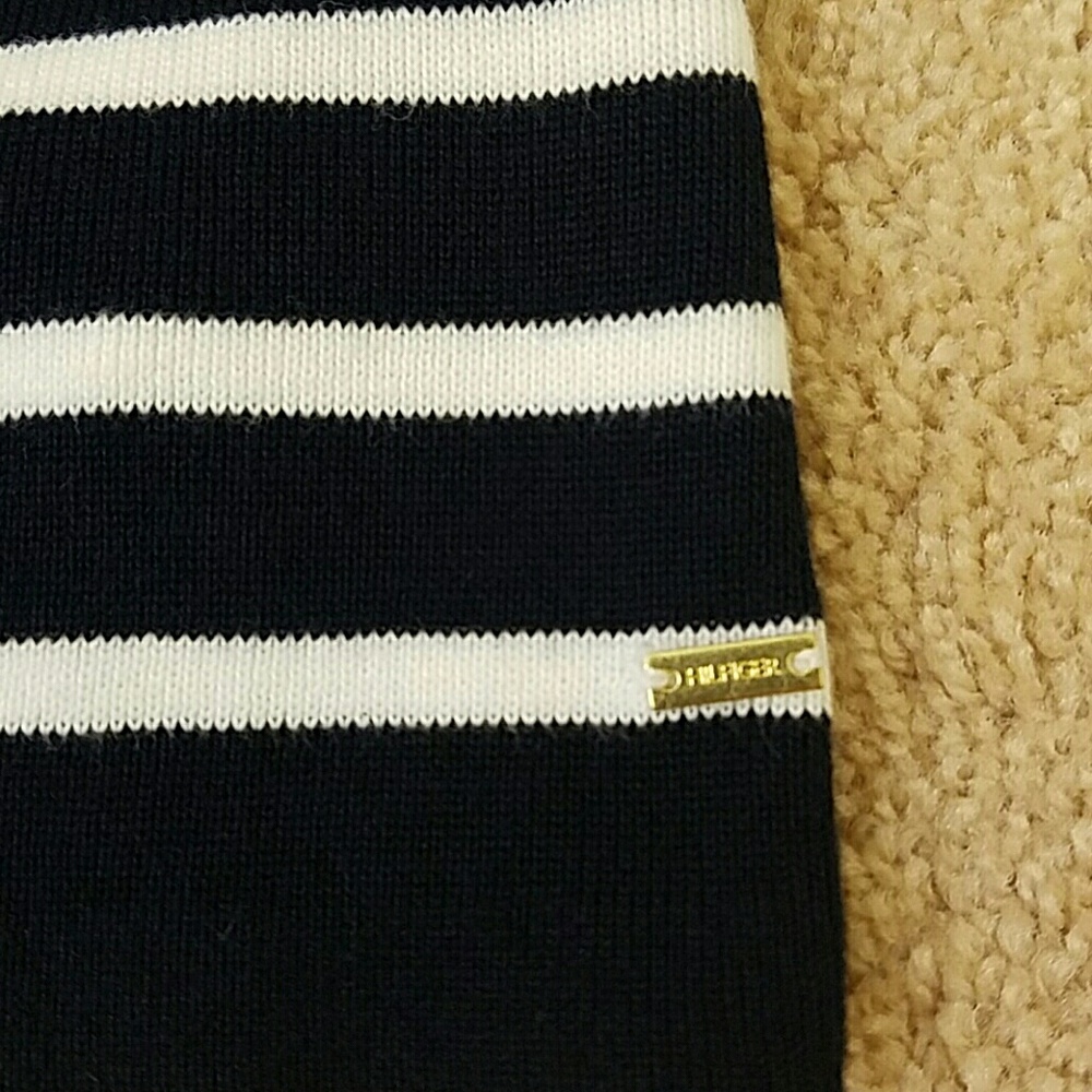 Tommy Hilfiger off the shoulder 3/4 sleeve sweater - Picture 2 of 3