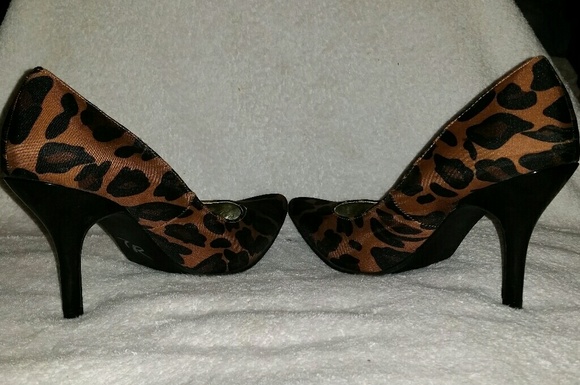 Leopard Pring Pointed Toe 3in Heels by Rampage - Picture 5 of 7