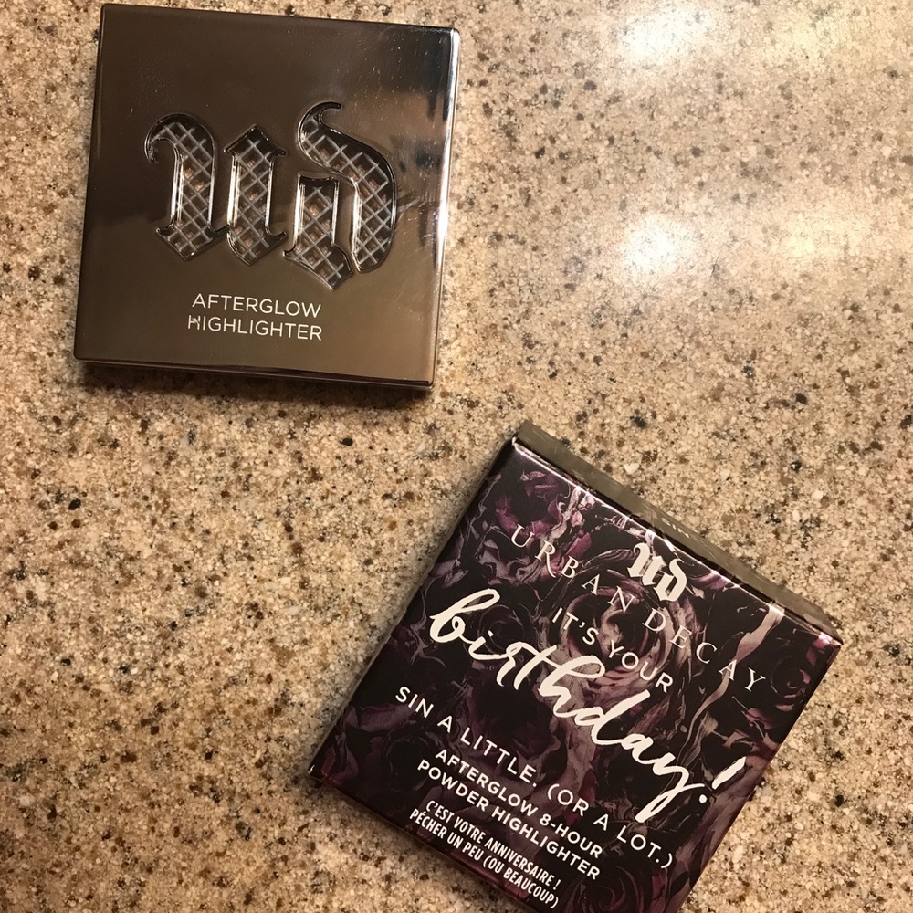 Urban Decay AfterGlow 8 hour powder highlighter