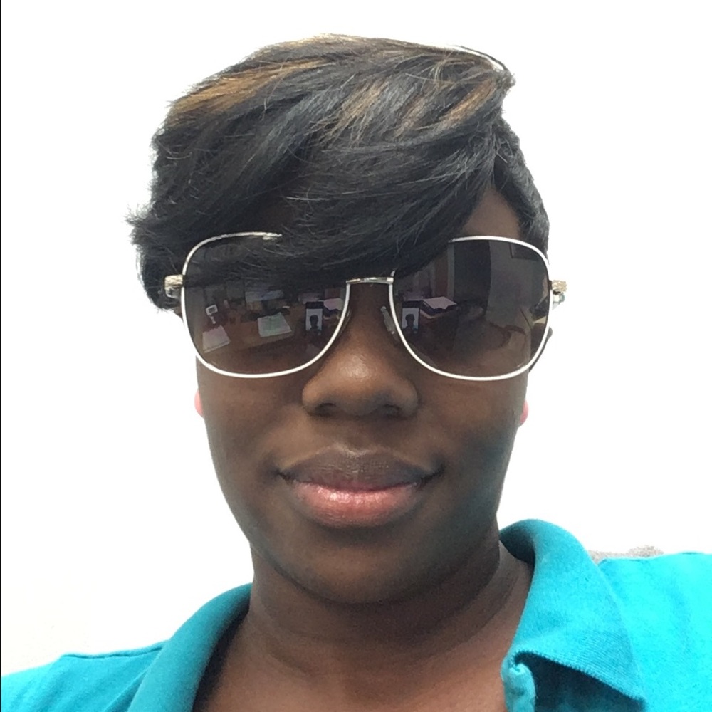 Meet your Posher, Renee