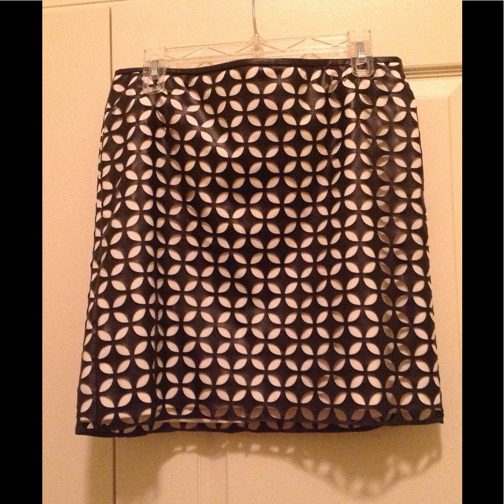 Black & Off-White Vince Camuto Skirt