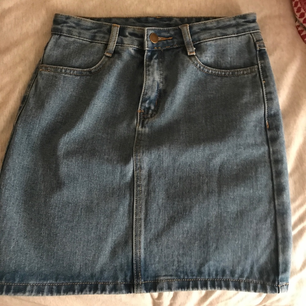 Super cute light denim mini skirt!!