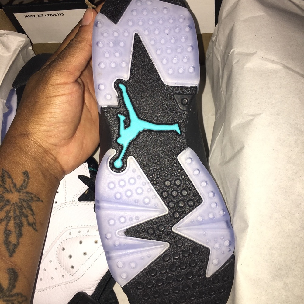 Jordan 6 - Picture 2 of 2