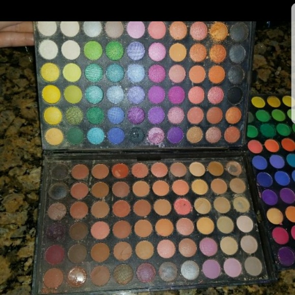 180 EYESHADOW PALETTE KIT - Picture 2 of 3