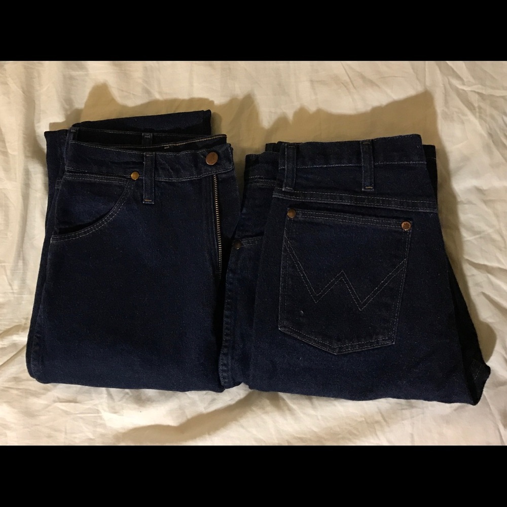 Set of two wrangler jeans. NEVER WORN!
