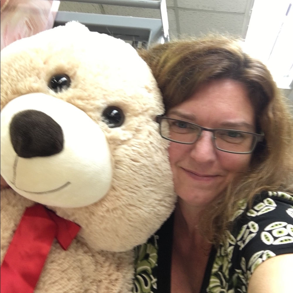 Meet your Posher, Brit