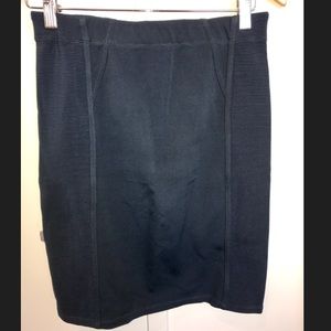 BCBG navy stretch textured skirt - M