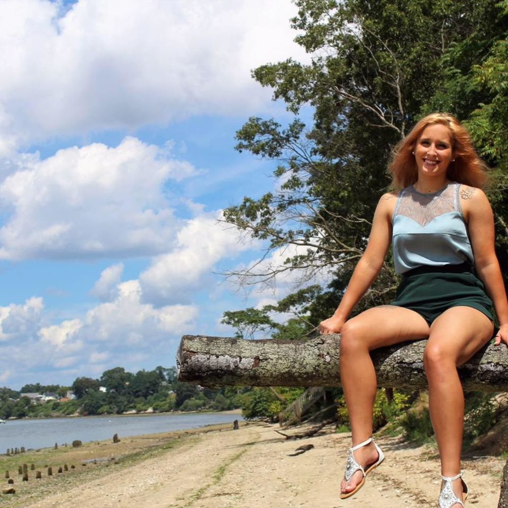 Meet your Posher, Larissa