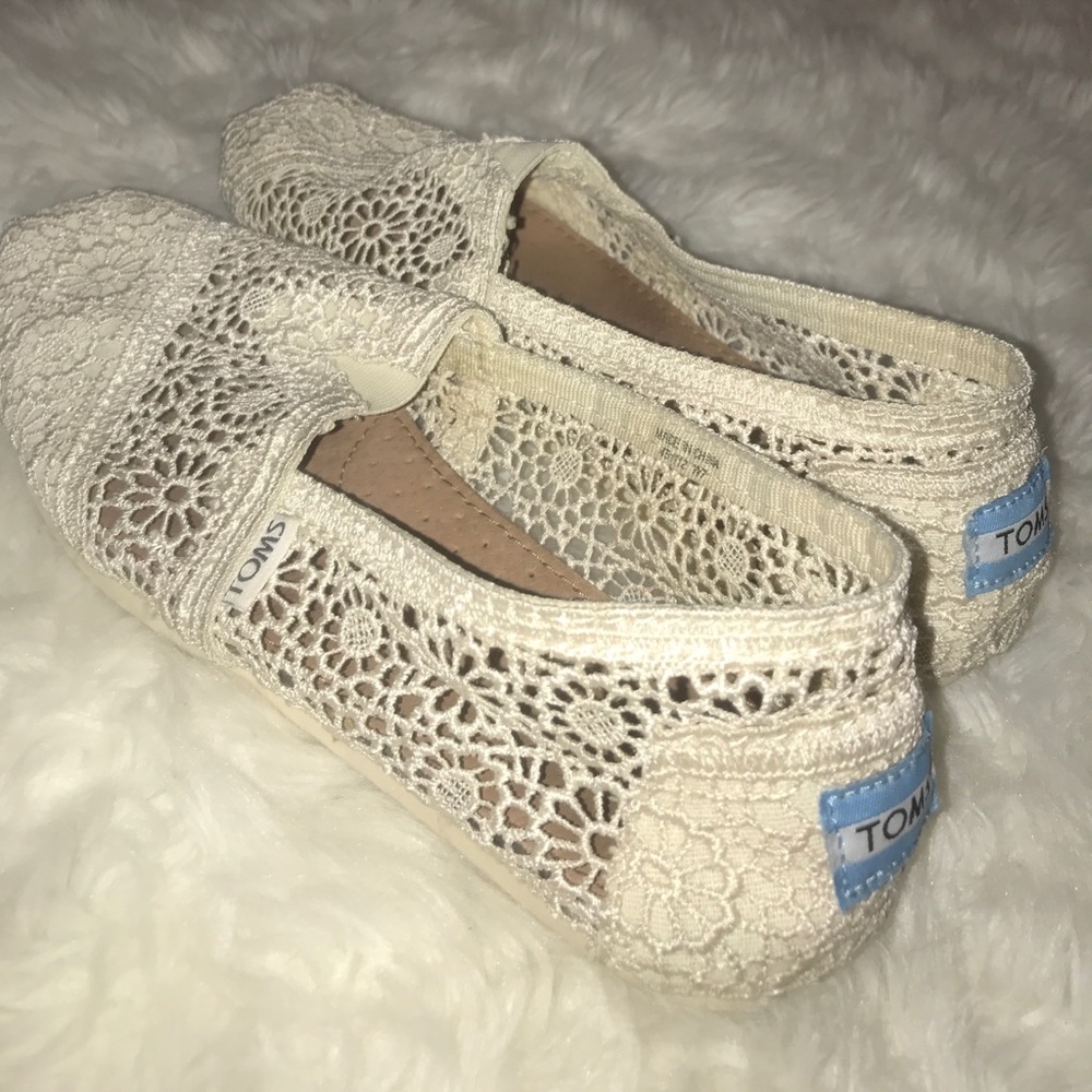 White Floral Toms