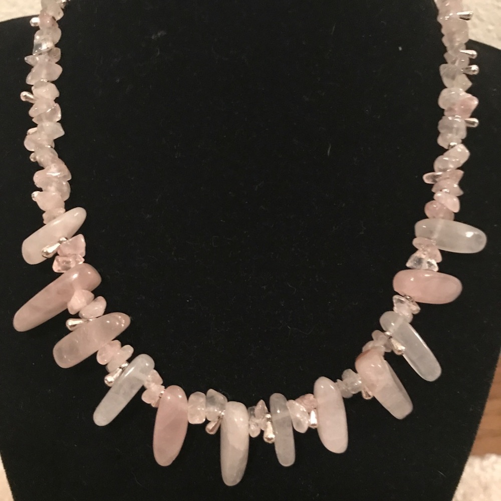 Elegant💕 Rose Quartz Necklace 💕 - Picture 2 of 3
