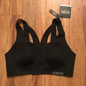 Victoria secret sports bra NWT 34c