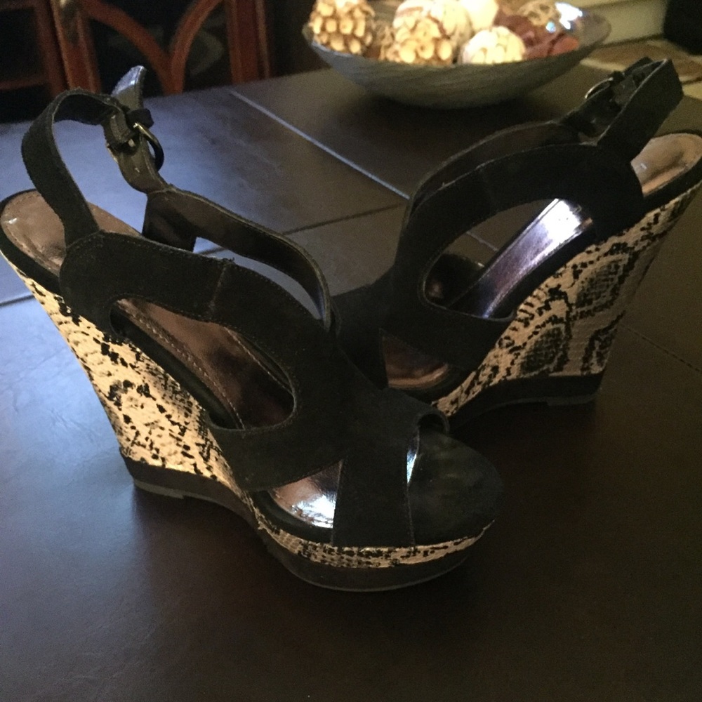 🔥BUNDLE ME🔥Black Suede Wedges