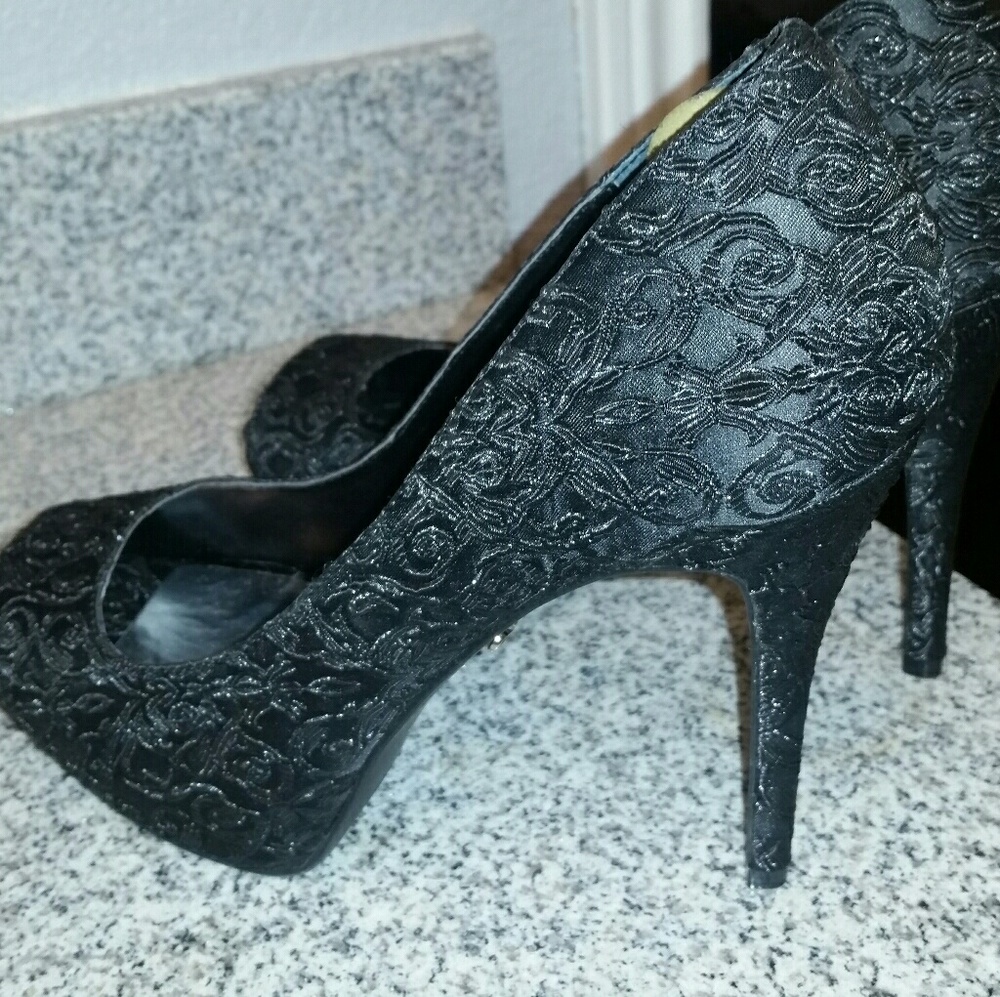 Vera Wang Pumps