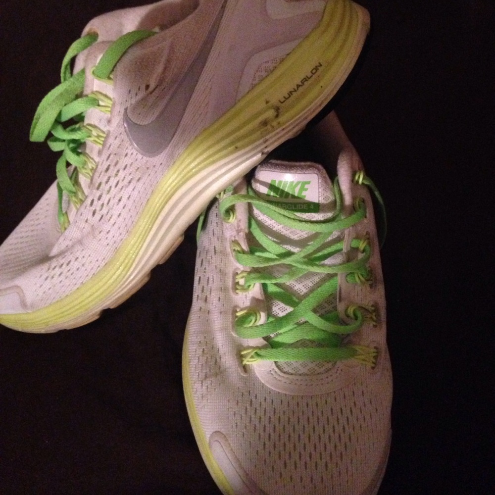 Nike lunarlon shoes worn but in good shape
