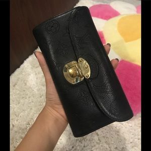 Genuine Louis Vuitton Mahina leather wallet