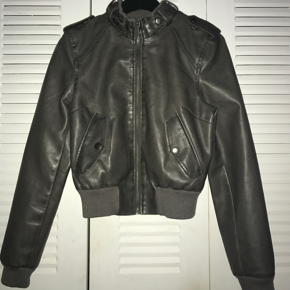 🌟GRAY FAUX LEATHER JACKET🌟