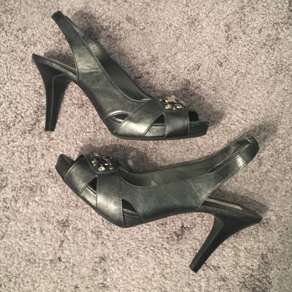 NWOT - Simply Vera Vera Wang Heels