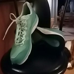 Green women's nike sz 10