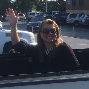 Meet your Posher, Angela