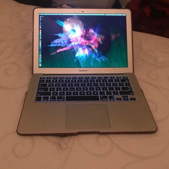 13 inch MacBook Air 2013 model - Picture 1 of 4