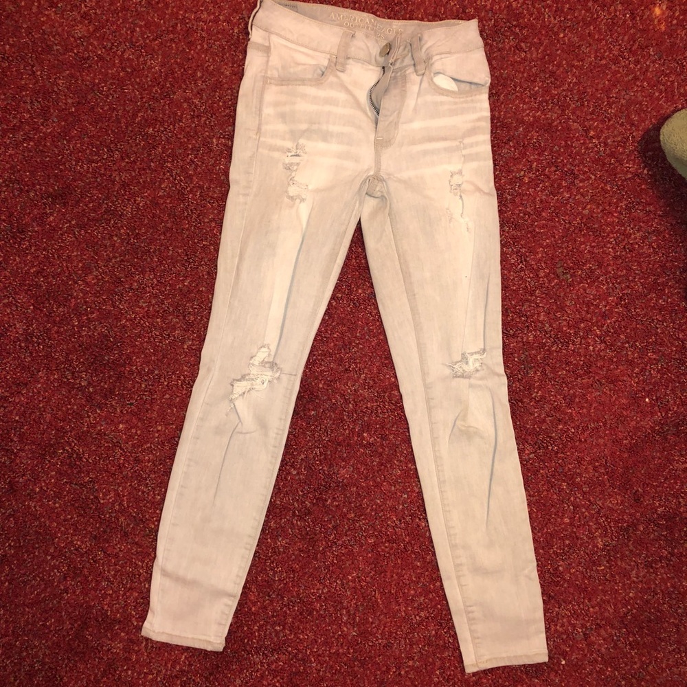 Light gray American eagle distressed jeans