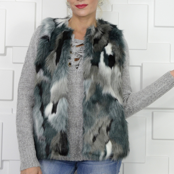 💋LAST 1💋FAUX FUR VEST - Picture 3 of 4