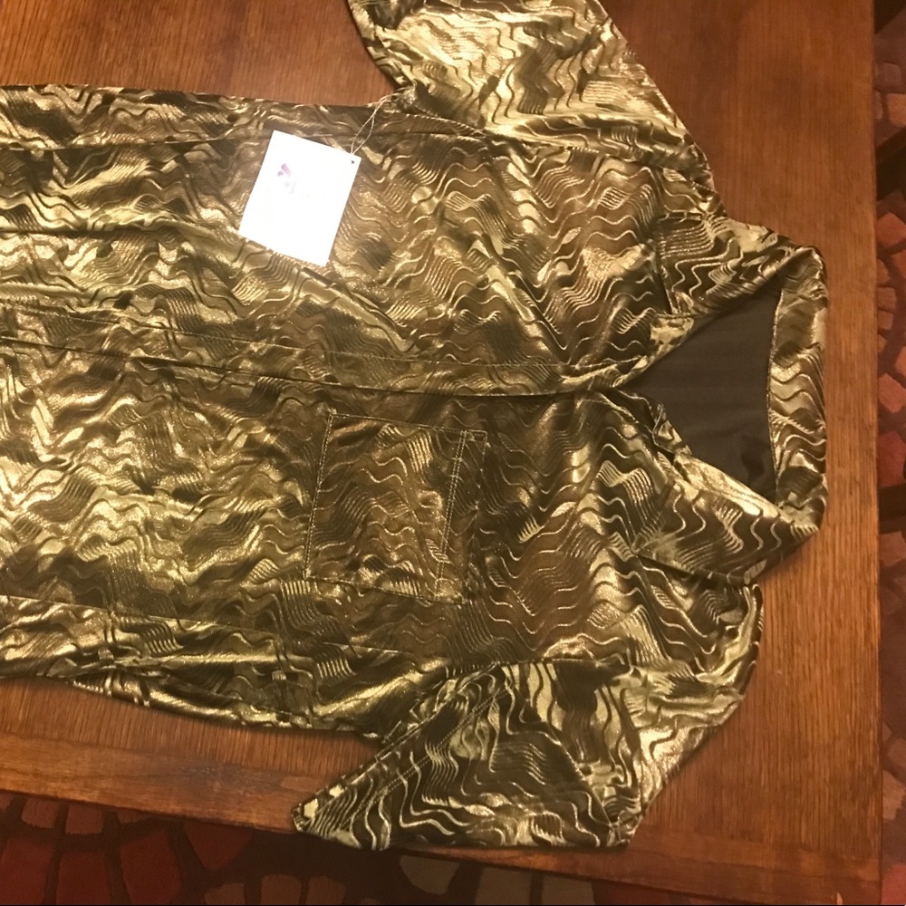 So-Fine Men's green velvet shirt in Large.