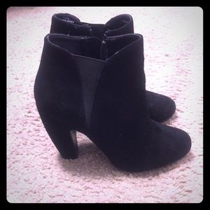 Steve Madden black suede ankle booties